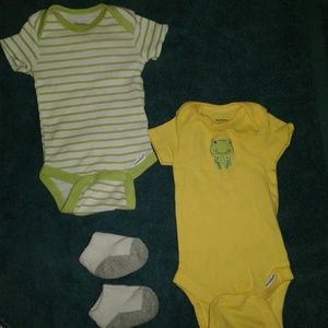 baby clothes size 0-3 months lot with socks